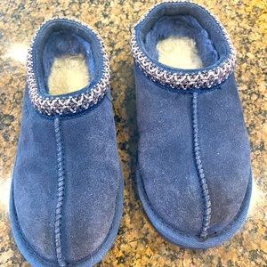 boys ugg slippers size 13